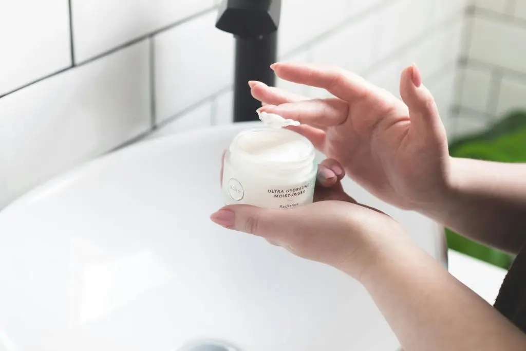 quelle crème après injection acide hyaluronique​